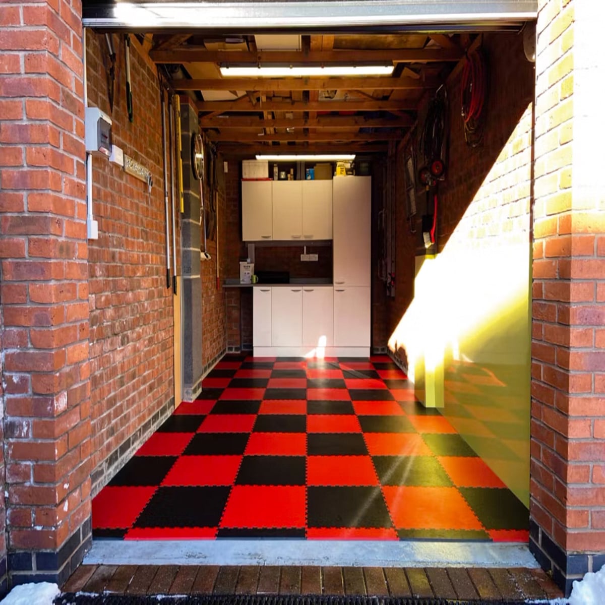 Interlocking Floor Tiles & Ramps Single Garage Pack (13m2 + 5 ramps) Red & Black X500/7